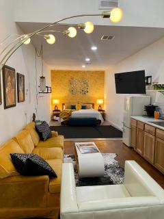 The Mollie Retreat on Route 66 - - 0