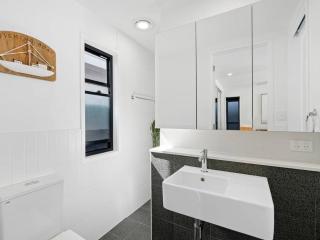1 Bedroom Modern Townhouse in Casuarina - 7