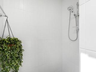 1 Bedroom Modern Townhouse in Casuarina - Casuarina - 2