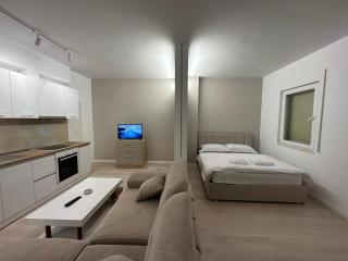 Studio Apartment Lake View - Tirana - 4