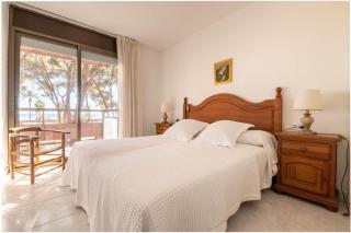 AT053 Els Pins, primera línea con piscina, airco - 4