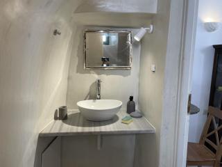 Fira 2-Bed Villa Sleeps 5 with Outdoor Hot Tub - 7
