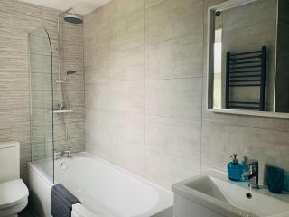 May Cottage - Heart of Vibrant Village & 10 mins Walk to Beach - Milford on Sea - 1