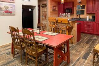 Rustic Hollister Cabin - 5 Mi to Downtown Branson - Hollister - 4