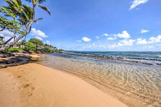 Waipouli Beachfront Condo with Balcony and Ocean Views - Kapaa - 8