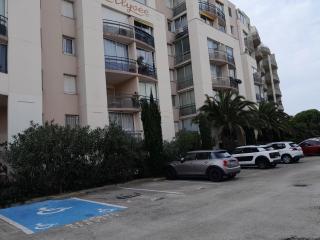 Sol-y-Days Elysée, Appartement 2 pièces proche des quais du Port de plaisance et du lac de Salonique, avec parking - Le Grau-du-Roi - 1