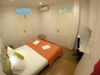 Lisbon, renewed T1 apartment with pateo near Martires da Patria - Lissabon - 1