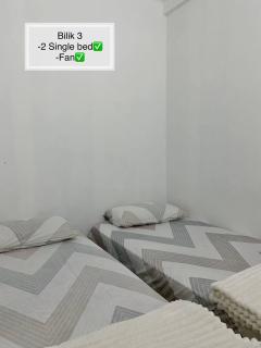 Homestay Kuala Terengganu near Batu Burok, Hospital HSNZ, KTCC Mall, Drawbridge B - Kuala Terengganu - 5