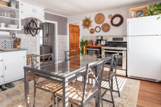 Bohemian Penthouse - 1min Walk Restaurants + Shops - 6
