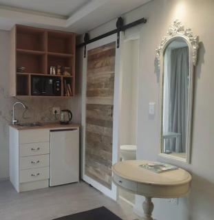 4 Bed Selfcatering River Tree House overlooking the Onrus river - 5