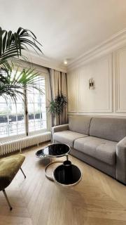 Elegant Suit in Montmartre by an Architect - Paris - 5