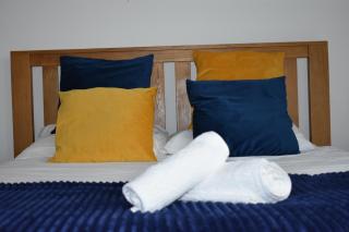 Classy Campbell Park Apartment, Balcony & Free Parking - 9