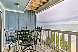Waterfront Escape with Balcony on Shell Point Beach! - Panacea - 9