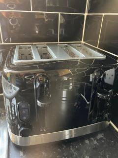 Large Comfortable Bed with Own Bathroom Free Parking and Wifi in West Thurrock Grays - Grays Thurrock - 4