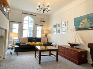 Charming Two-Bedroom Artist's Residence in Central Penzance - 0