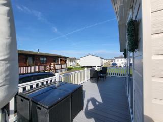 Idyllic Lakeview Lodge - Chichester - 5