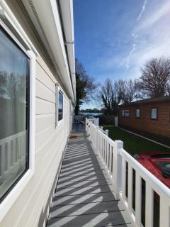 Idyllic Lakeview Lodge - Chichester - 4