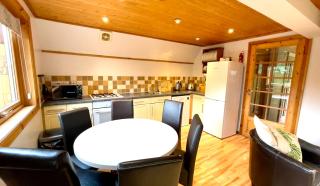 Spacious Primrose Lodge for 6 with Hot Tub at a Spa Resort - 9