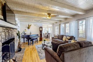 Vintage Village Walk Cottage - Lake Arrowhead - 9