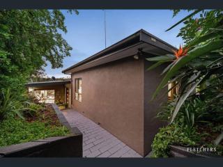 Resort-style 5 bdrm home w pool, spa & billiards! - 8