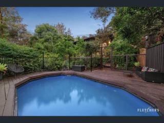 Resort-style 5 bdrm home w pool, spa & billiards! - 5