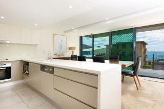 The Strand 303 - 3