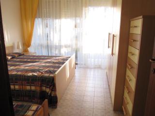 Modern flat with balcony at Grado Pineta - 2