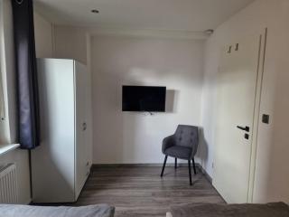 Ferienwohnung am See Dillich - Ruhige Lage - Eigener Garten - Direkt neben einem Natursee - Borken - 2