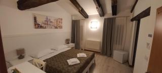 Palazzetto Canossa - Venice - 9