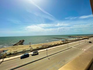 Demetra Seafront Apartment - Parking & Pool - Castel Volturno - 8