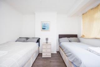 HeadsonBed- Croydon 4Bedrooms with Parking for the Larger groups - Hackbridge - 4