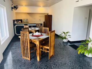 The Lake Round Guest House - 5