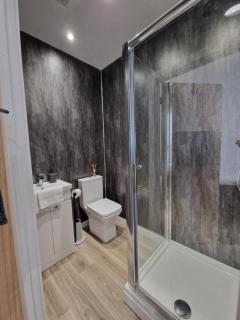 Flat 2, Modern Studio apartment, Tynte Hotel, Mountain Ash - Quakers Yard - 7