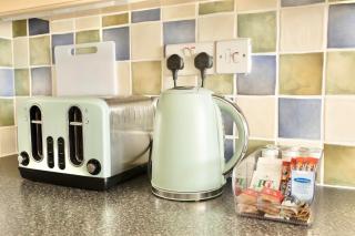 Modern 4-Level Townhouse for 8 Free Parking Bournemouth - 1