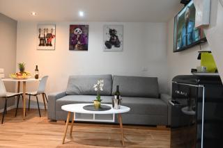 Kalvin Apartments by Levinsky Market - 9