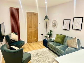 Gorgeous Newly Renovated 2 Double Bed Flat - 4