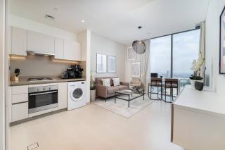 Intimate Apartment with Scenic View of Dubai Creek - Dubai - 8