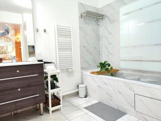 Bright Spacious Apartment near Paris Metro 4 - 1