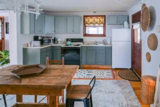 Bohemian Bungalow with Hot Tub - 9