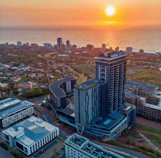 Umhlanga Arch Luxury Holiday or Work with Sea View - Inverter Backup Power - Durban - 0