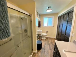 Centrally Located Redmond Retreat with Pool Table - Redmond - 8
