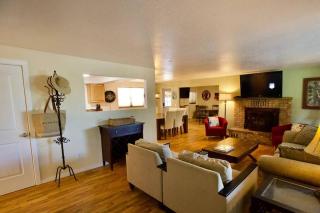 Centrally Located Redmond Retreat with Pool Table - Redmond - 5