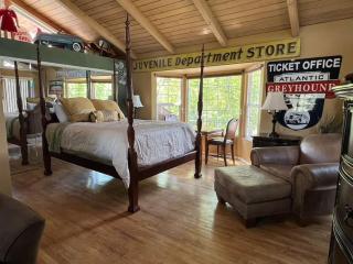 Eclectic Farm Stay near Redmond - Redmond - 4