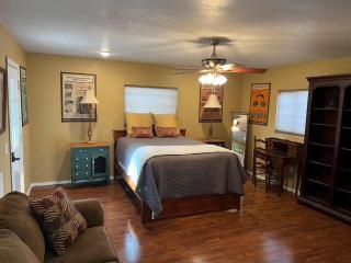 Eclectic Farm Stay near Redmond - Redmond - 3