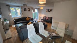 CEDAR HOUSE - Spacious 4Bedroom House 2Bath Kitchen SmartTV Lounge Garden Wifi FreeParking - Eastleigh - 9