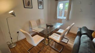 CEDAR HOUSE - Spacious 4Bedroom House 2Bath Kitchen SmartTV Lounge Garden Wifi FreeParking - Eastleigh - 8