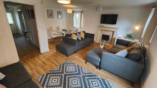 CEDAR HOUSE - Spacious 4Bedroom House 2Bath Kitchen SmartTV Lounge Garden Wifi FreeParking - Eastleigh - 6