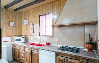 Lovely Home In El Gastor - 3