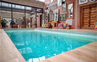 5 Bedroom Gorgeous Home In Breuillet - Breuillet - 1