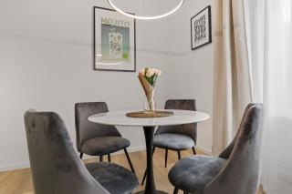 2 BR Apt Steps to Nivy Station - Bratislava - 2